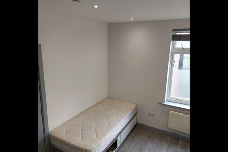 Studio Flat, Engleheart Road, SE6 - Photo 2