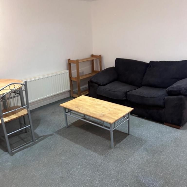 1 bedroom semi-detached house to rent - Photo 1