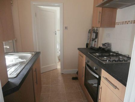 2 bedroom apartment to rent - Photo 2
