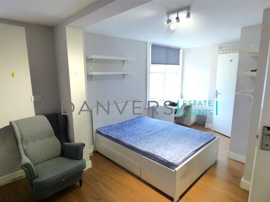 1 bedroom in a house share to rent - Photo 1