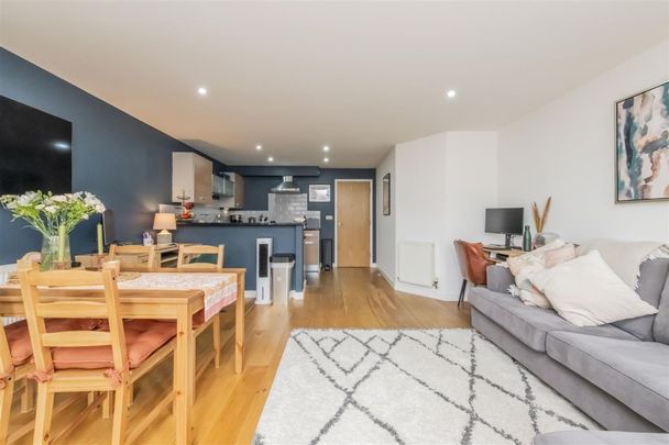 1 bed Apartment To Let - Photo 1