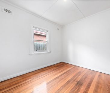 74 Henry Street, Windsor VIC 3181 - House For Rent | Domain - Photo 4