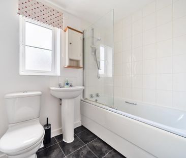 3 bedroom detached house to rent - Photo 4