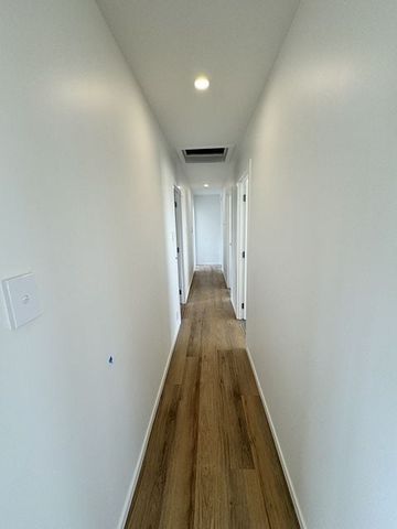 Fully renovated 4bedroom home. Move in March! - Photo 4