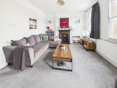 Whitton Road, Top Floor Flat, Twickenham, Middlesex, TW1 - Photo 2