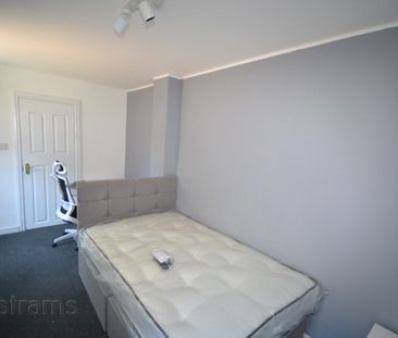 6 bed Semi-Detached House for Rent - Photo 3