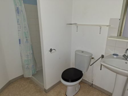 Location Appartement 2 pièces 34m² BARBEZIEUX ST HILAIRE 16300 - Photo 5