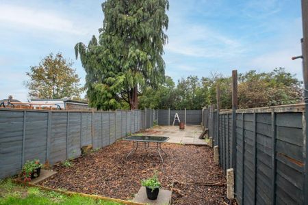 3 bedroom terraced house to rent - Photo 2