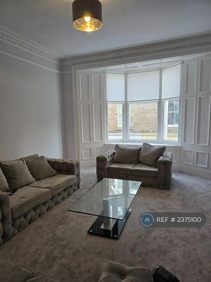 3 bedroom flat to rent - Photo 1