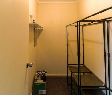 Low maintenance 4 bedroom home in Clifton! - Photo 2