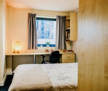 Premium 5 Bed Ensuite - Photo 2