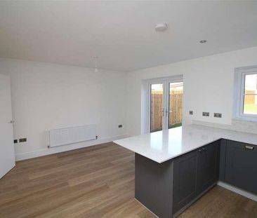 Thompson Gardens, Coggeshall, Colchester, CO6 - Photo 3