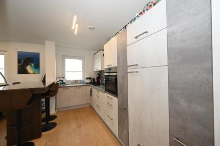 Neuwertige Dachterrassenwohnung mit EBK - Leidenschaft für Wohnen & Leben Neumarkt, Regensburger Straße - Foto 4