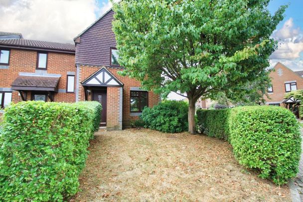 Watersmeet Close, Guildford, Surrey, GU4 - Photo 1