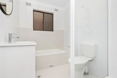 Renovated 2-Bedroom Apartment in Prime Westmead Location - Photo 5