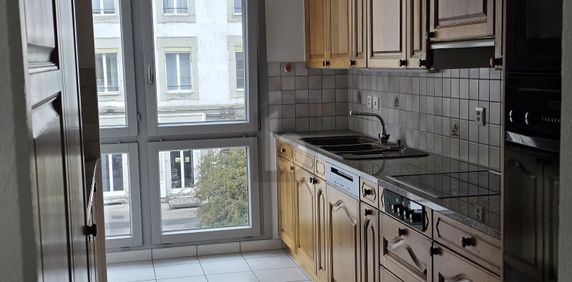 SPACIOUS, RENOVATED AND LUMINOUS - Photo 2