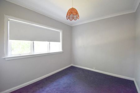 Freshly renovated and ready to move in. - Photo 5