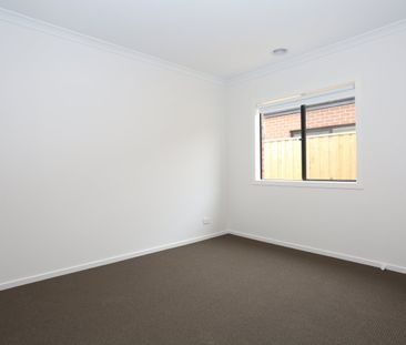 326 Mandalay Circuit, Beveridge VIC 3753 - Photo 3
