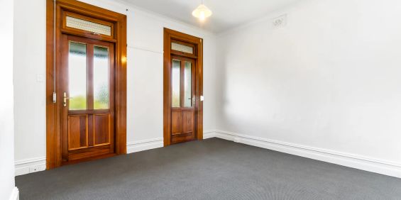 Spacious apartment with secure parking - Photo 3