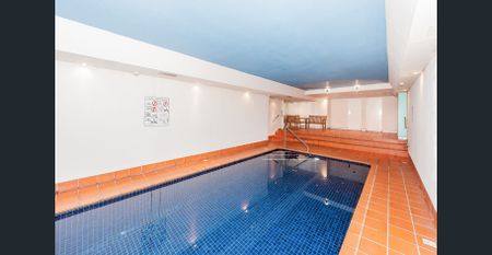 Modern Two Bedroom Apartment With Parking - Photo 4