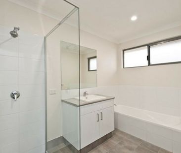 Spacious Family Home Close to Parks & Shops - Photo 2