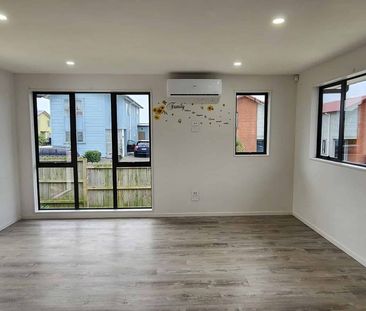 Next to new 2 Bedroom House AVAILABLE! - Photo 1