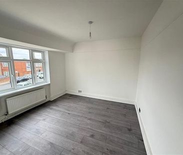 4 bedroom semi-detached house to rent - Photo 4