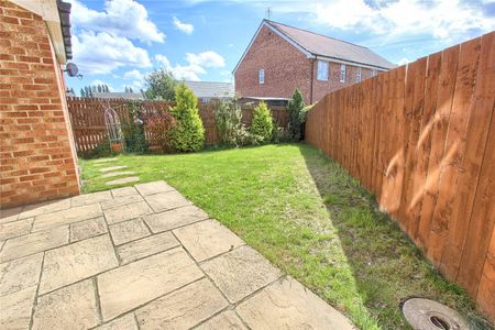 3 bed semi-detached house to rent in Lindisfarne Avenue, Thornaby, TS17 - Photo 3