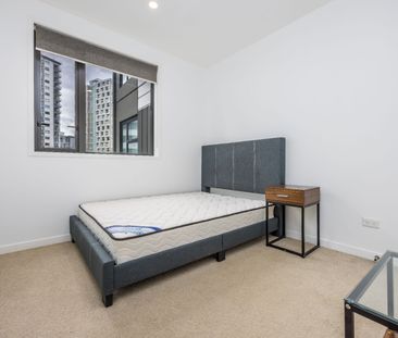 Modern Apartment - Photo 6