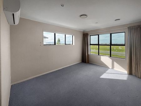 LOOKING FOR A SPACIOUS 4 BED FAMILY HOME IN MILLWATER-LOOK NO FURTHER - Photo 5