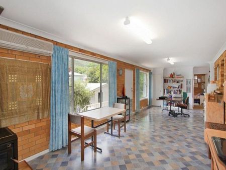 EAST TAMWORTH - Large 4 Bedroom Family Home... - Photo 2