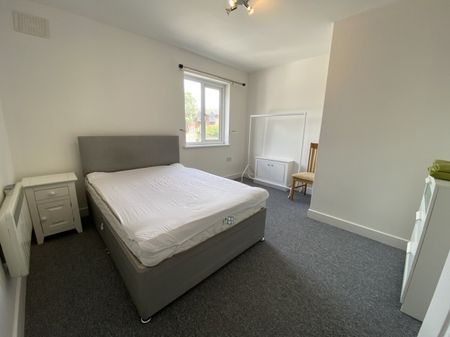 2 bed Flat for Rent - Photo 3