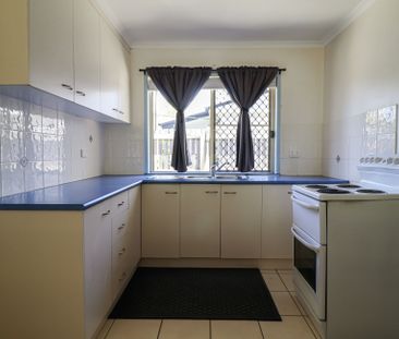 SPACIOUS SOUTH GLADSTONE UNIT IN QUIET LOCATION! - Photo 2