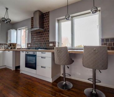 2 bedroom semi-detached house to rent - Photo 5