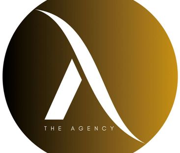 In a private setting and surrounded by nature, an elegant villa wit... - Photo 4