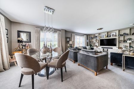 5 bedroom detached house to rent - Photo 2