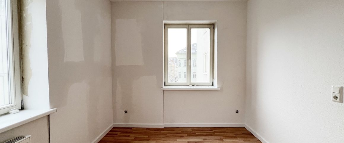 Kleine 2-Raum-Wohnung mit Wannenbad zu günstigen Konditionen! - Foto 1