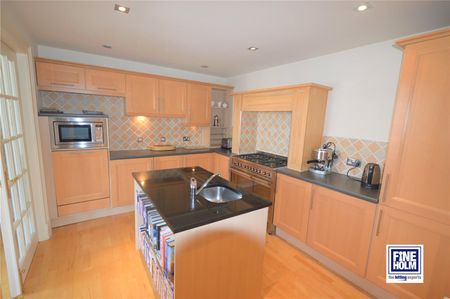 2 bedroom apartment to rent - Photo 4