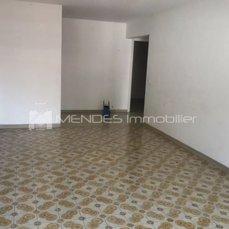 GRAND 3/4 PIECES AVEC TERRASSE GARAGE ET CAVE - Photo 1