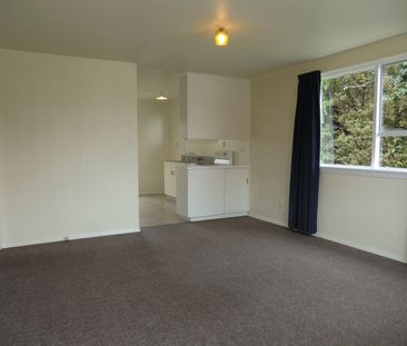 Front 2 bedroom unit in quiet Riccarton block - Photo 1