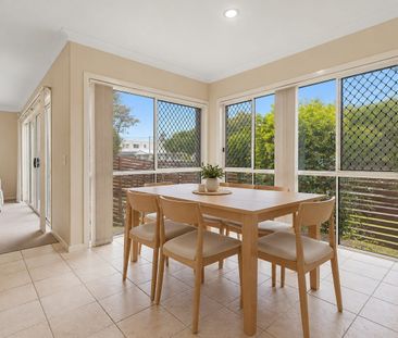 Spacious Coastal Living with a Private Courtyard - Photo 3