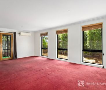 CENTRAL 3-BEDROOM TOWNHOUSE - Photo 1