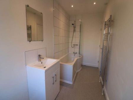 2 bedroom semi-detached house to rent - Photo 2