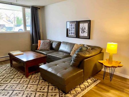 Edmonton Furnished Condo Rental in Glenora - Charming Furnished 1-Bedroom in Glenora – Steps from 124th Street! - Photo 3
