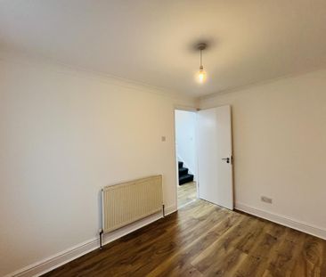 3 bedroom flat to rent - Photo 5