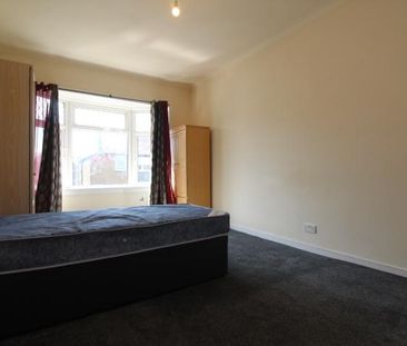 3 bedroom flat to rent - Photo 6