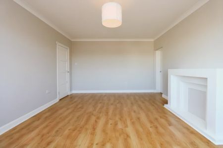 4Bedrooms, 2Bathrooms - Photo 3