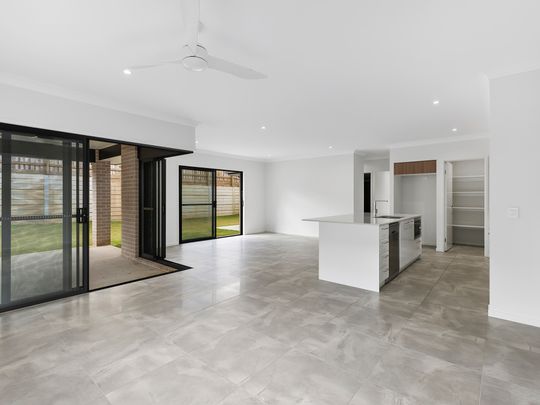 13 Skyline Circuit, Palmwoods QLD 4555 - House For Rent - $760 | Domain - Photo 1