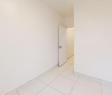 3 bedroom flat to rent - Photo 2