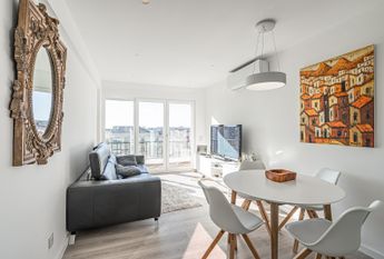 APARTAMENTO T3 MOBILADO EM CARNAXIDE